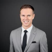 Dennis Tefett — CEO, Psychologe und Neurowissenschaftler